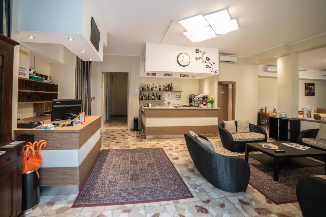 Hotel Sayonara Milano Marittima Exterior foto