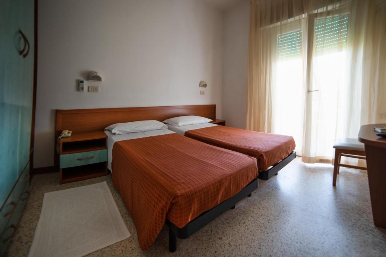 Hotel Sayonara Milano Marittima Exterior foto