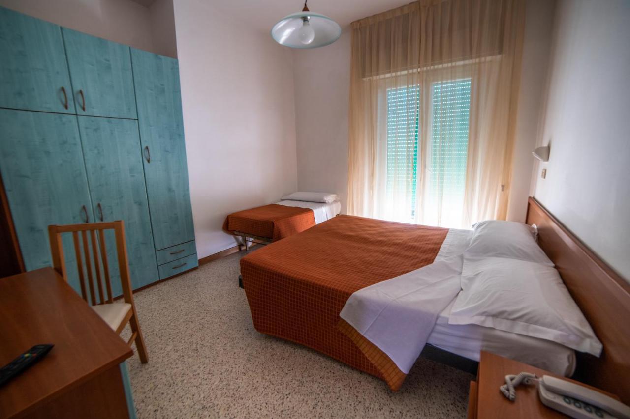 Hotel Sayonara Milano Marittima Exterior foto