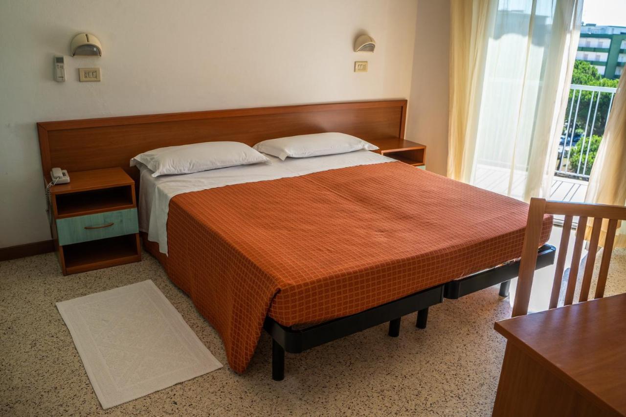 Hotel Sayonara Milano Marittima Exterior foto