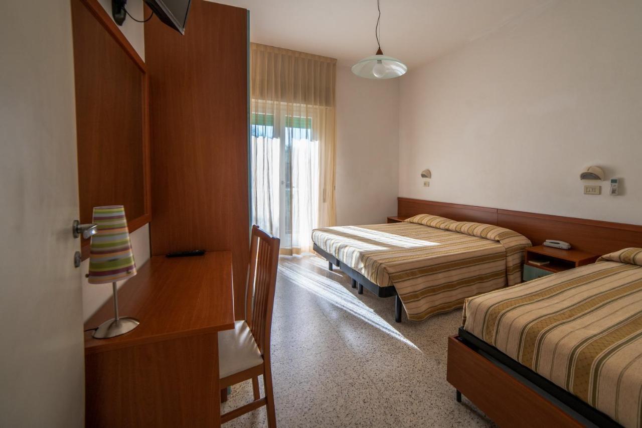 Hotel Sayonara Milano Marittima Exterior foto