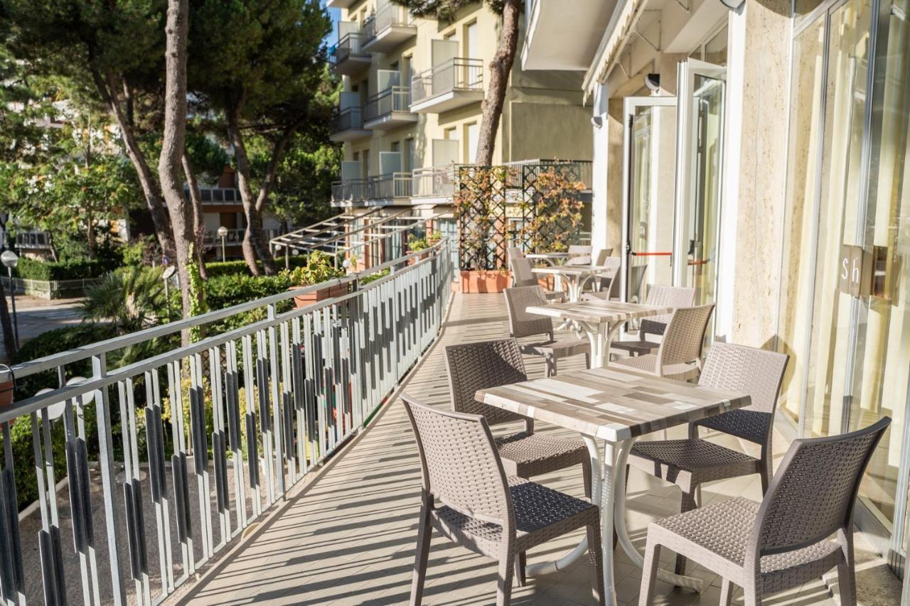Hotel Sayonara Milano Marittima Exterior foto